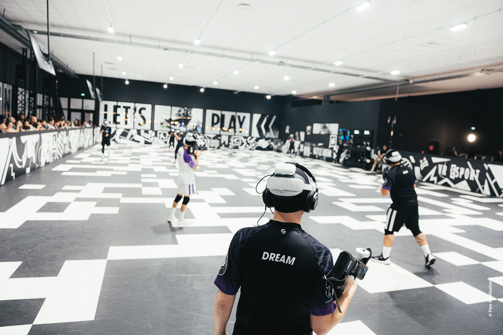 EVA Paris Est arena - players in VR esports match